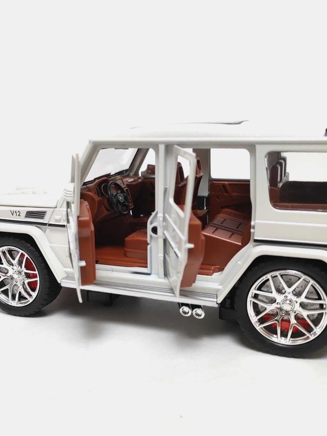 Коллекционная модель Mercedes-Benz Gelandewagen G63 черный золотой 25 см. — фото 8