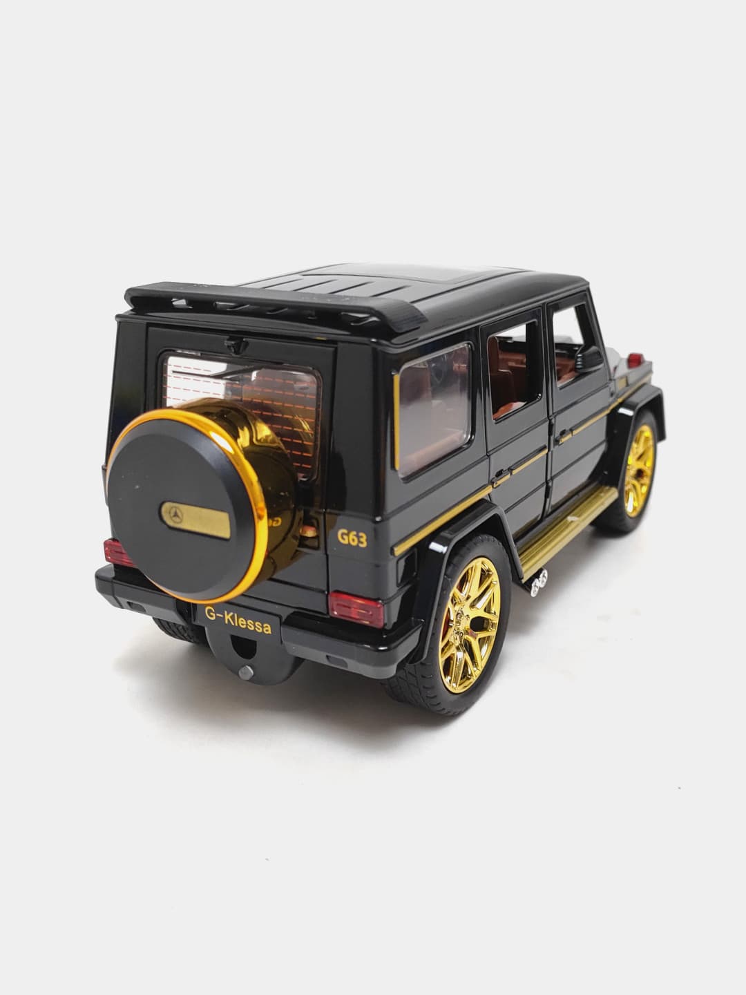 Коллекционная модель Mercedes-Benz Gelandewagen G63 черный золотой 25 см. — фото 2