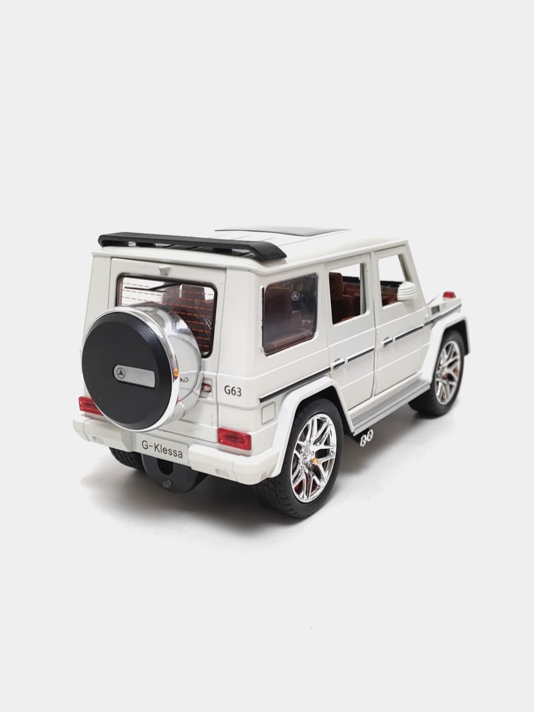 Коллекционная модель Mercedes-Benz Gelandewagen G63 черный золотой 25 см. — фото 6