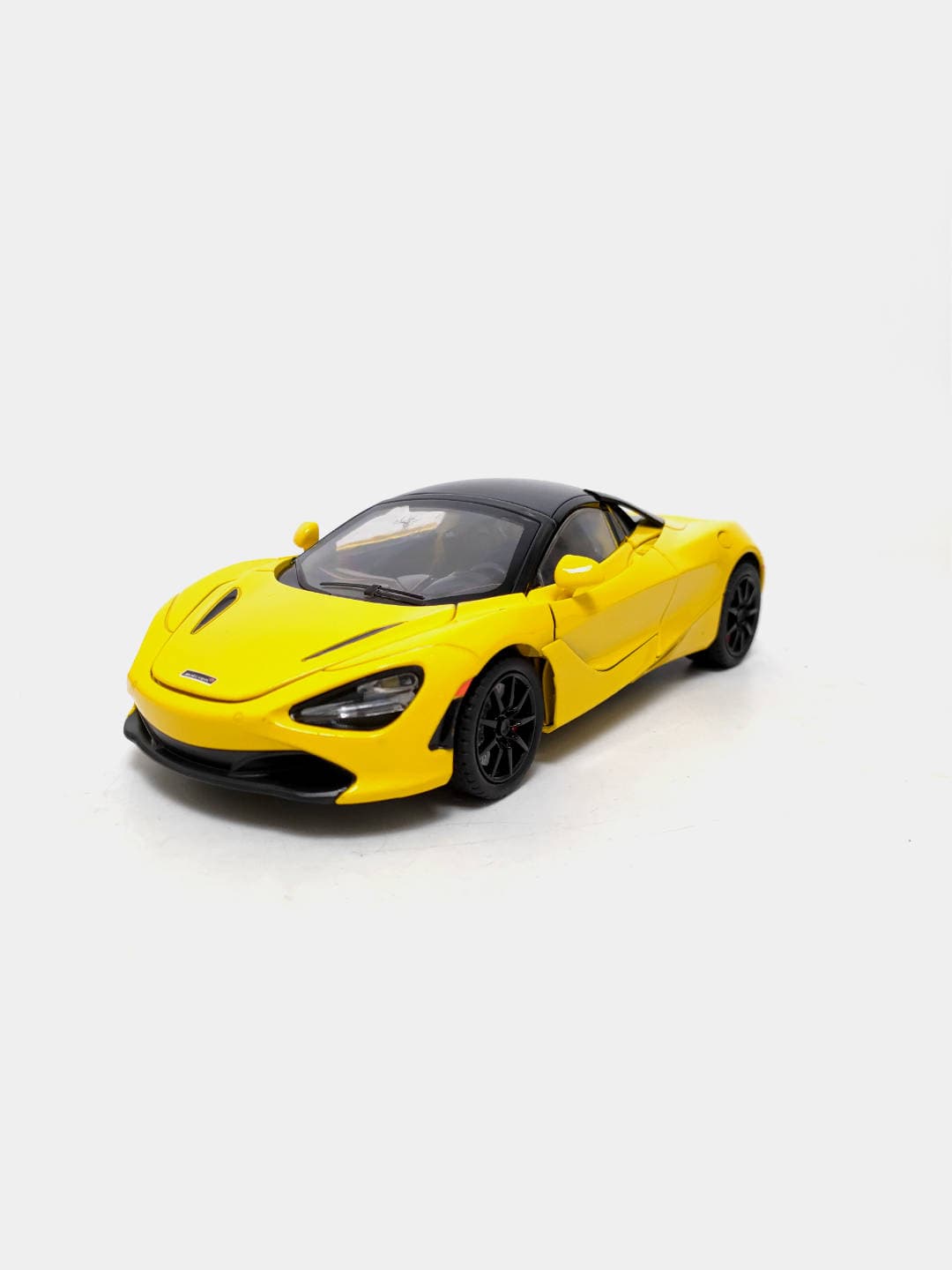 Металлическая модель автомобиля McLaren 720S Spider 1:24 коллекционная белая — фото 2