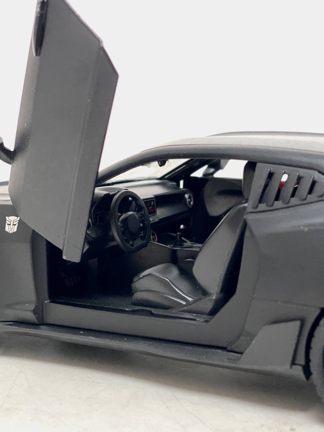 Машинка коллекционная Chevrolet Camaro ZL1 1LE 1:24 желтая металлическая. — фото 6