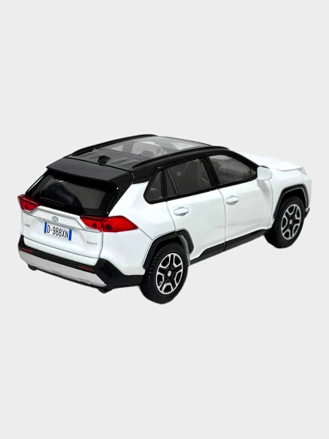 Металлическая игрушечная машина Tayota RAV-4, литая, детализированная, 1:32, для детей от 3 лет. — фото 2
