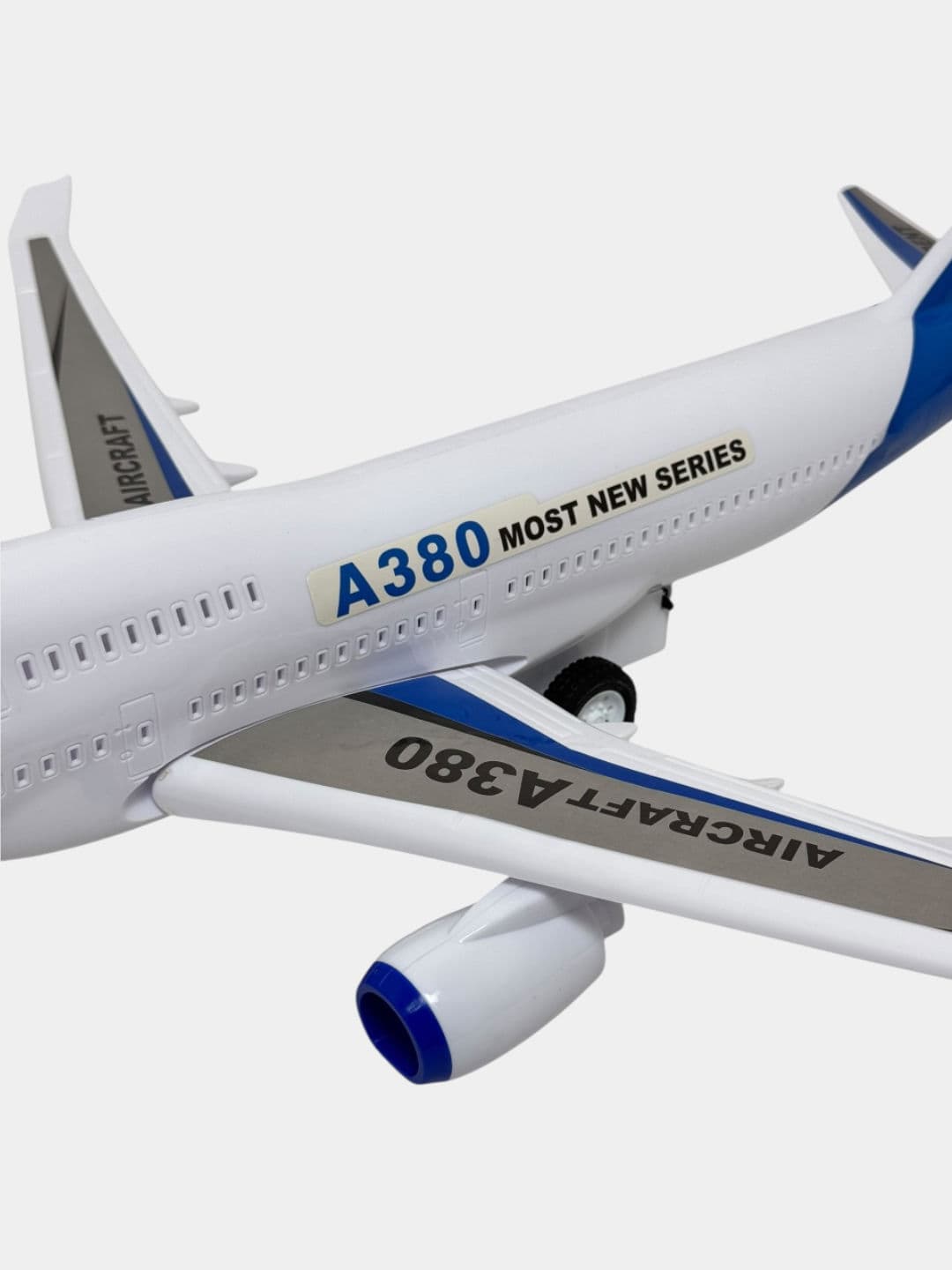 Инерционный самолет A380 со световыми и звуковыми эффектами для детей — фото 3
