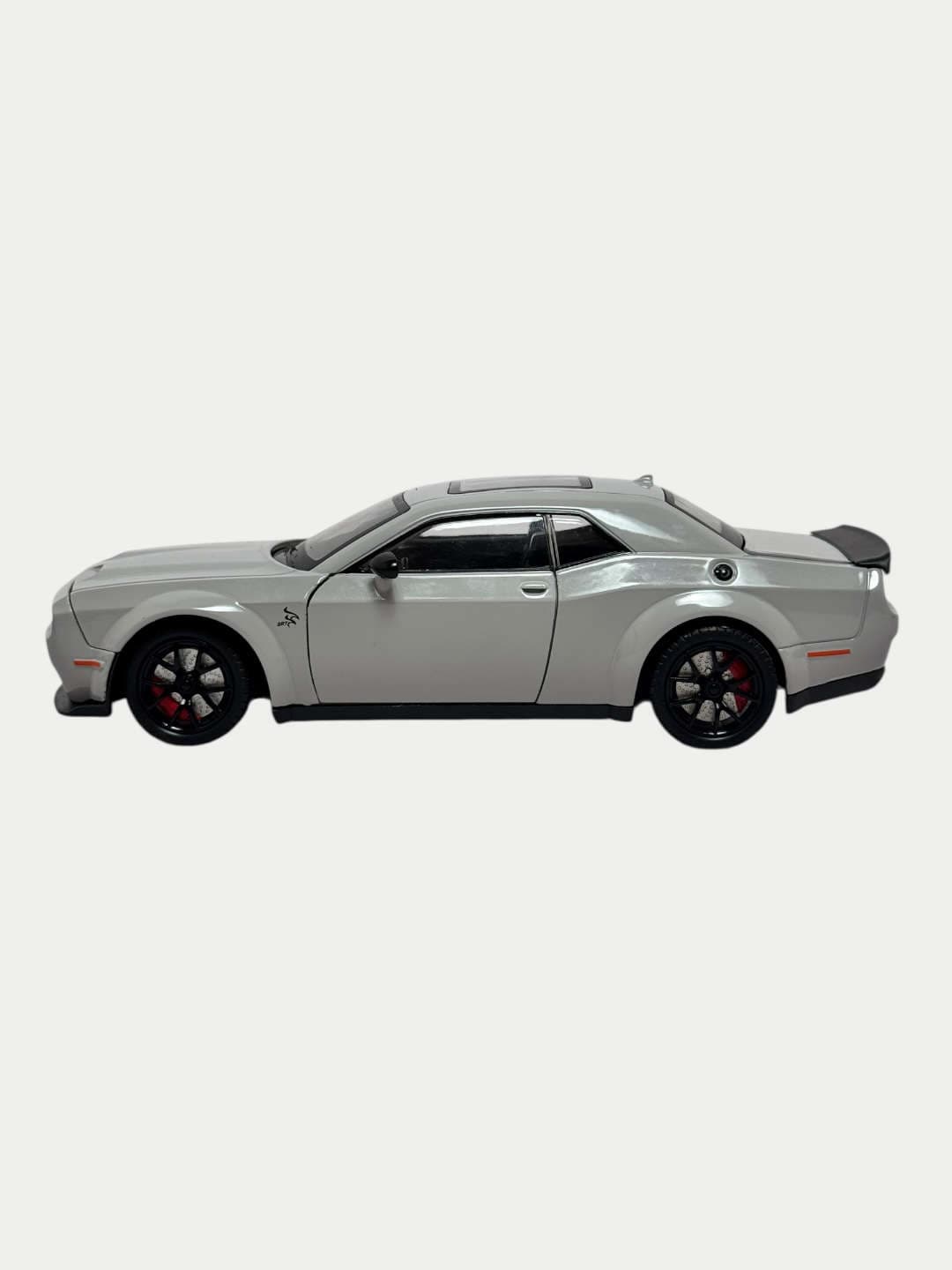 Металлическая игрушечная машина Dodge Challenger 1:24, коллекционная модель, дети 3+ — фото 5