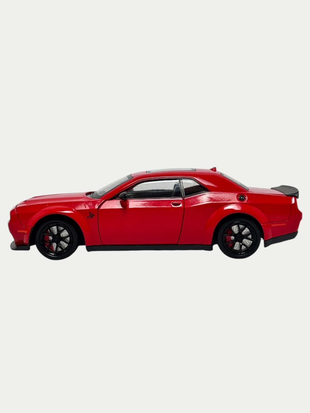 Металлическая игрушечная машина Dodge Challenger 1:24, коллекционная модель, дети 3+ — фото 2