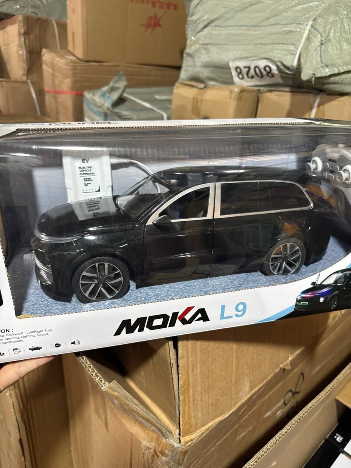 Радиоуправляемая машина Li Auto L9 1:12, Внедорожник с открывающимися дверями — фото 4