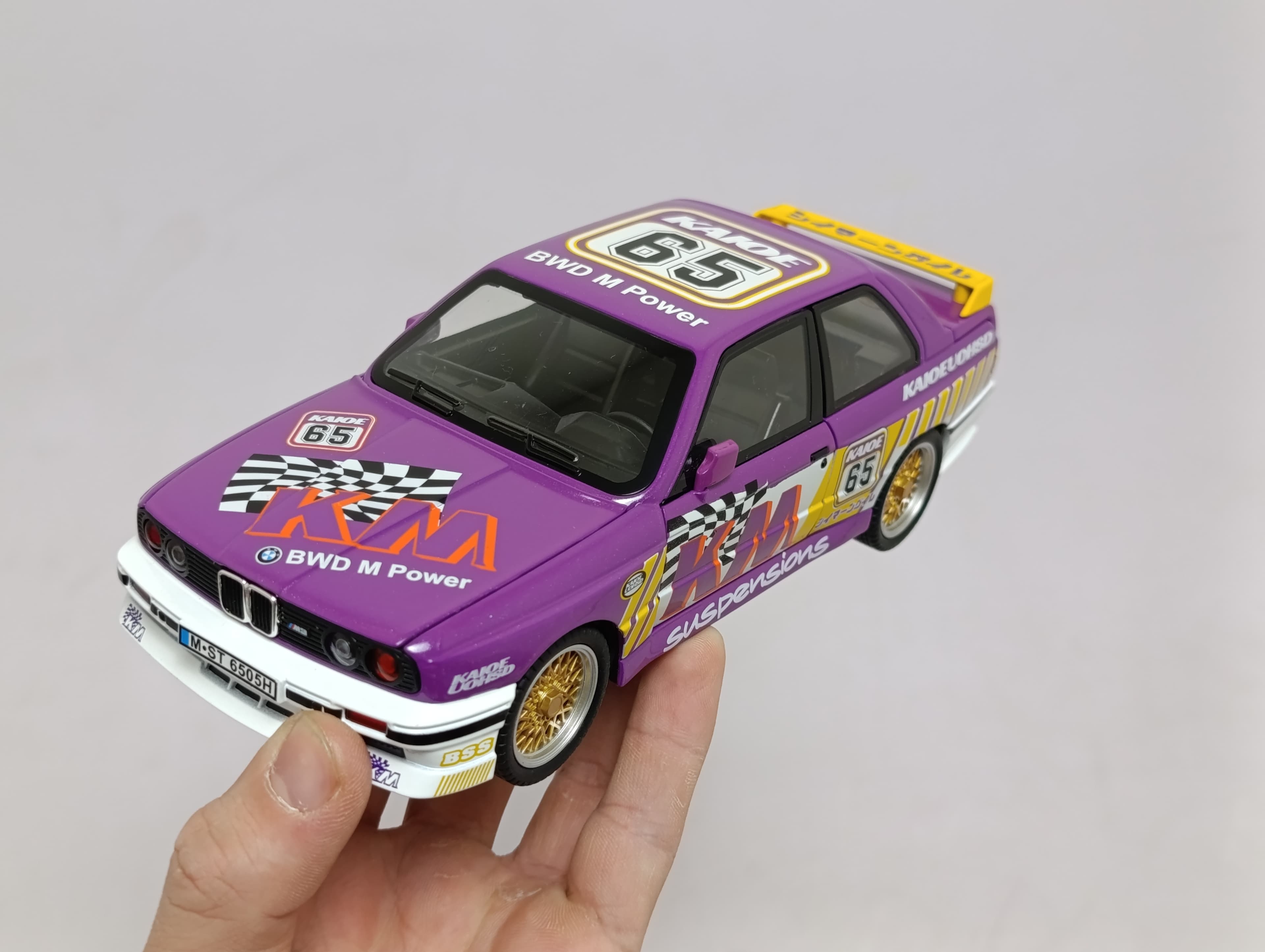 Моделька BMW 1:24 коллекционная инерционная со звуком и светом — фото 2