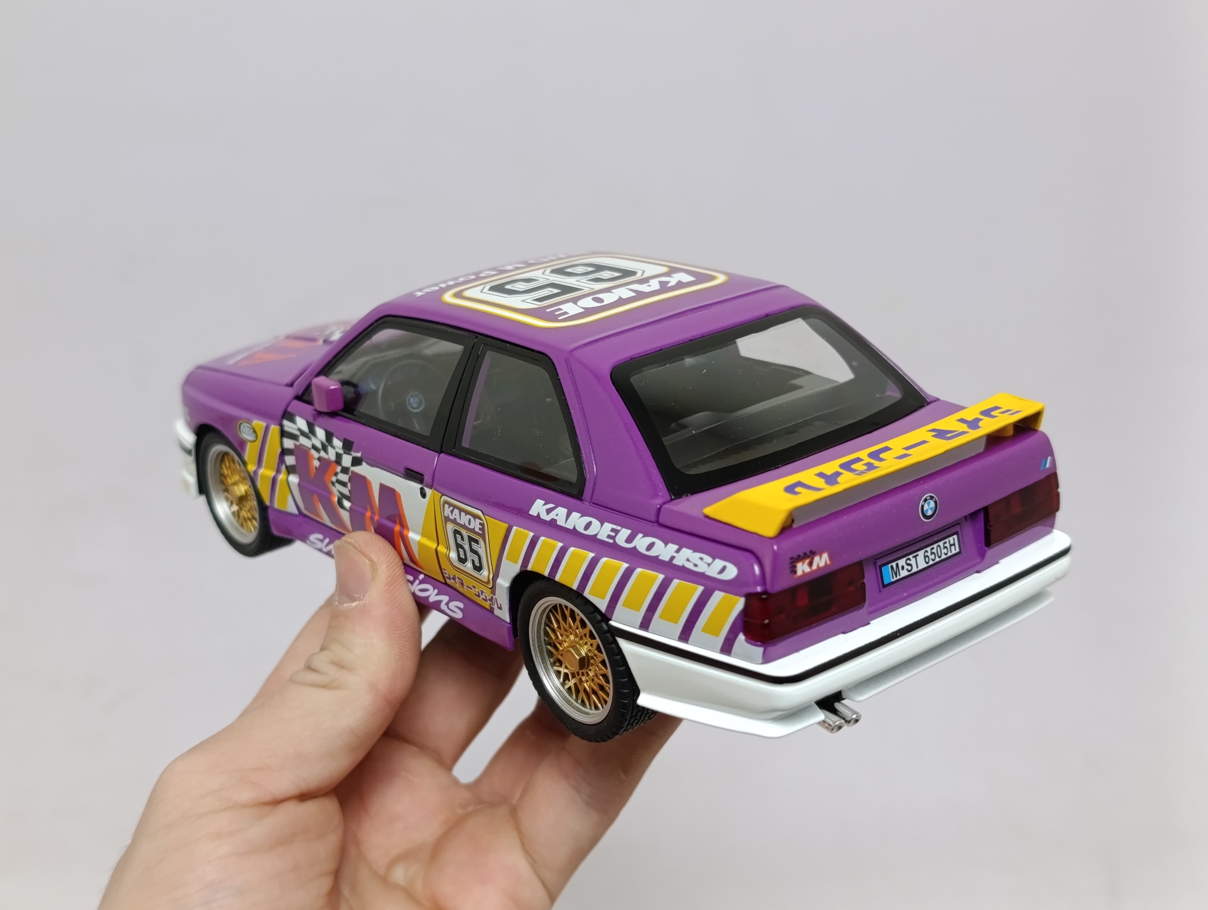 Моделька BMW 1:24 коллекционная инерционная со звуком и светом — фото 4