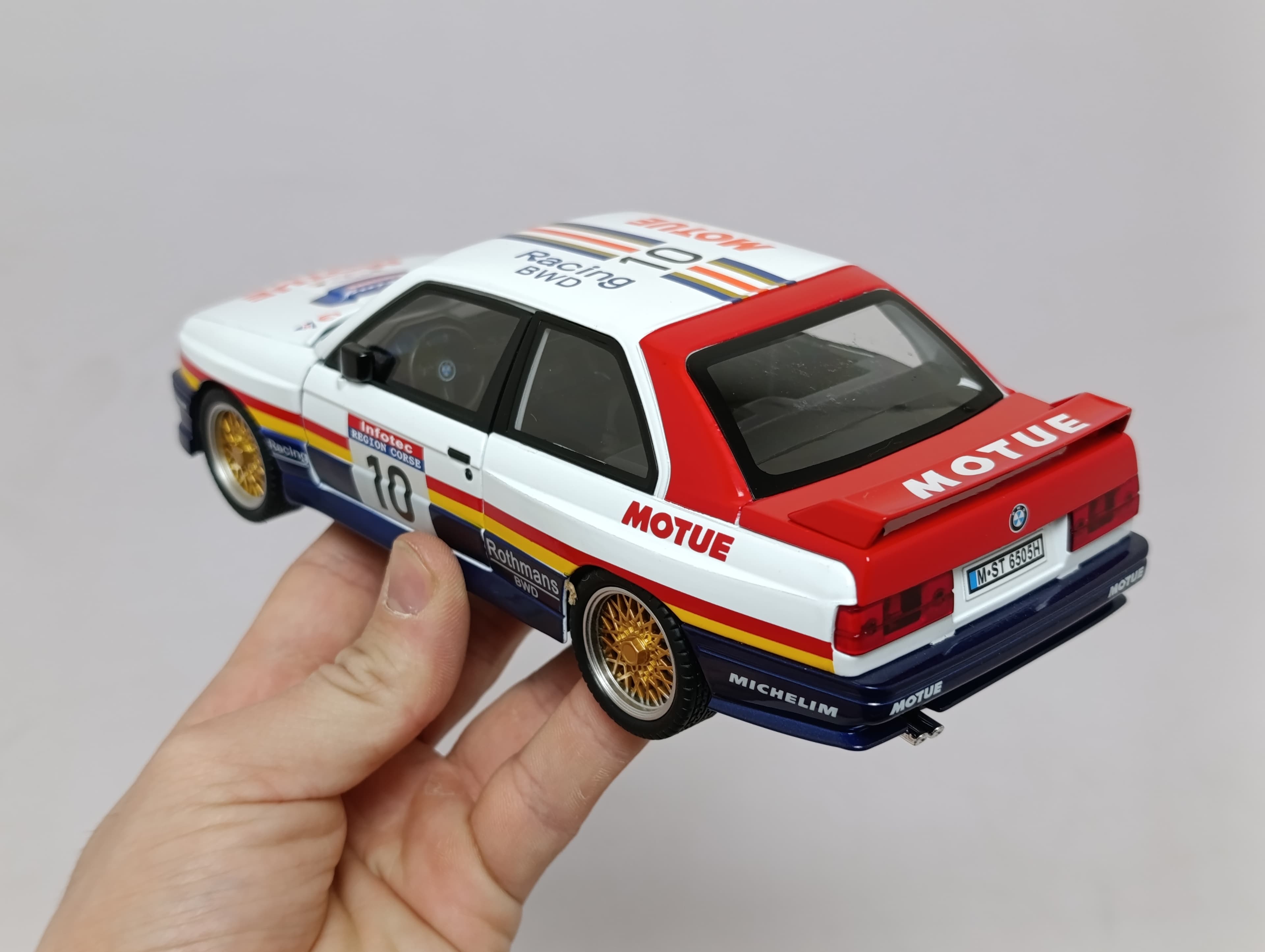 Моделька BMW 1:24 коллекционная инерционная со звуком и светом — фото 8