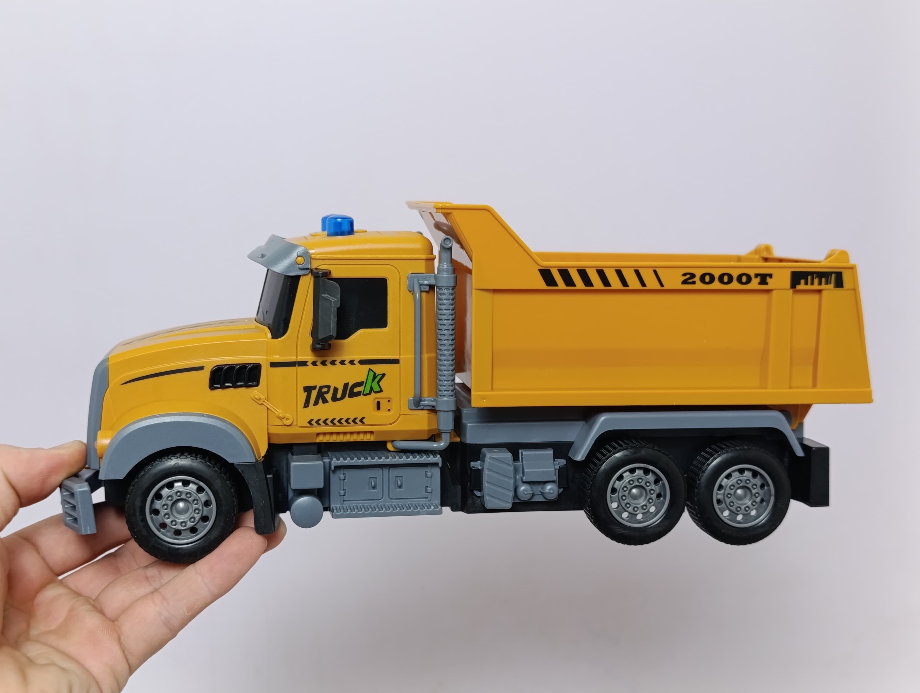 Радиоуправляемый самосвал City Truck 1:16, свет и звук, игрушечный грузовик на аккумуляторе — фото 5