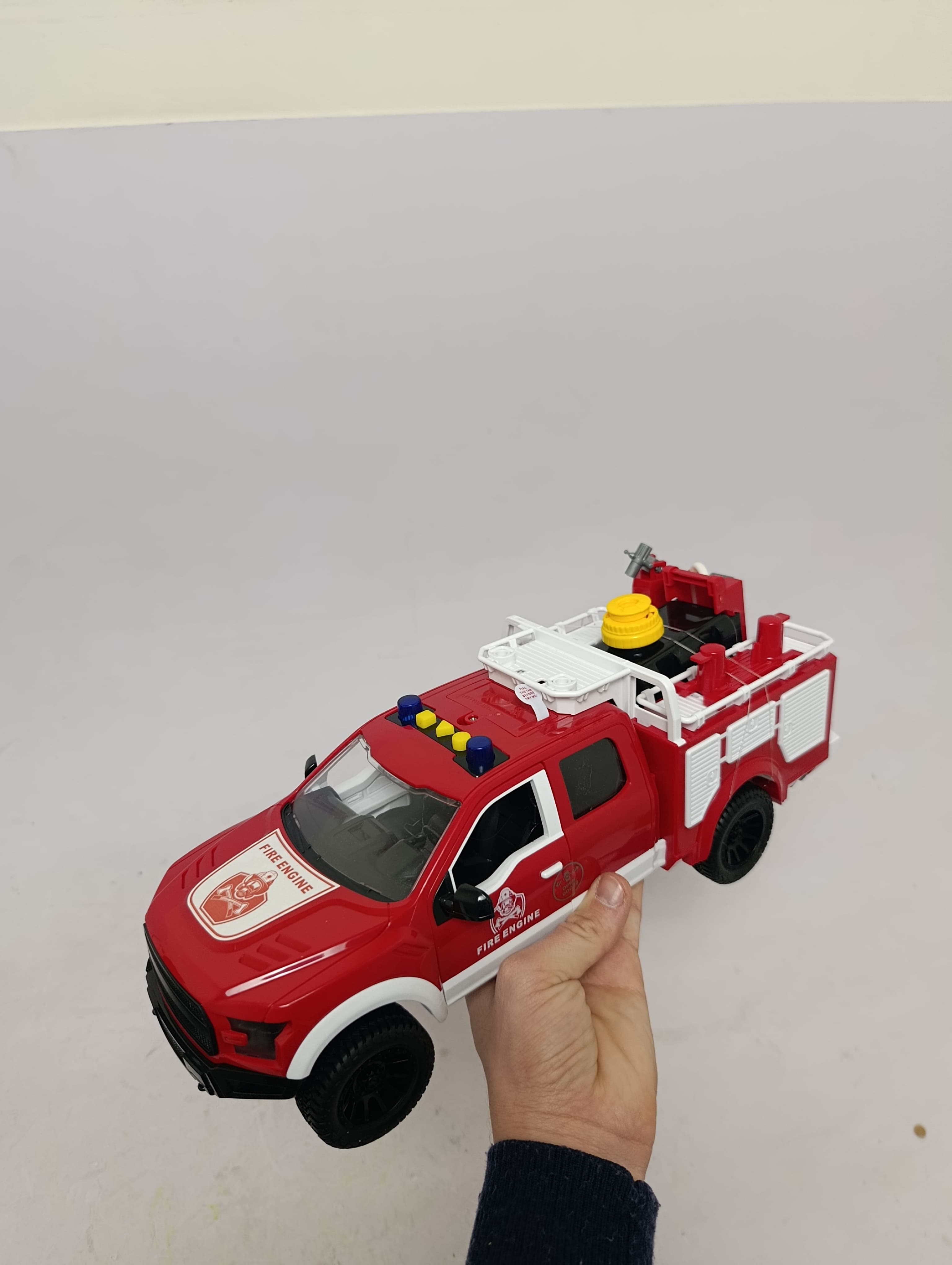 Пожарная машина пикап Jin Jia Toys со световыми и звуковыми эффектами для детей — фото 4