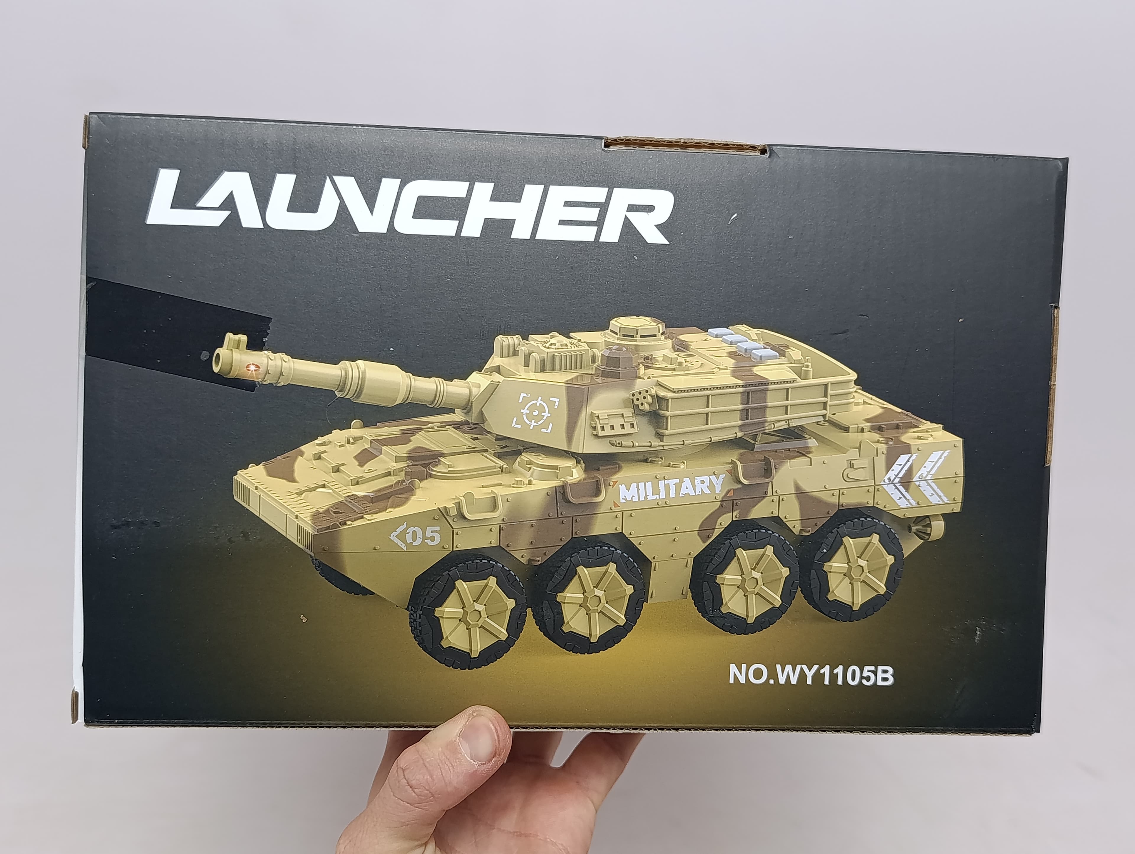 Военный БТР Wenyi 1:16 инерционный со светом, звуком и пусковым механизмом для мальчиков — фото 3