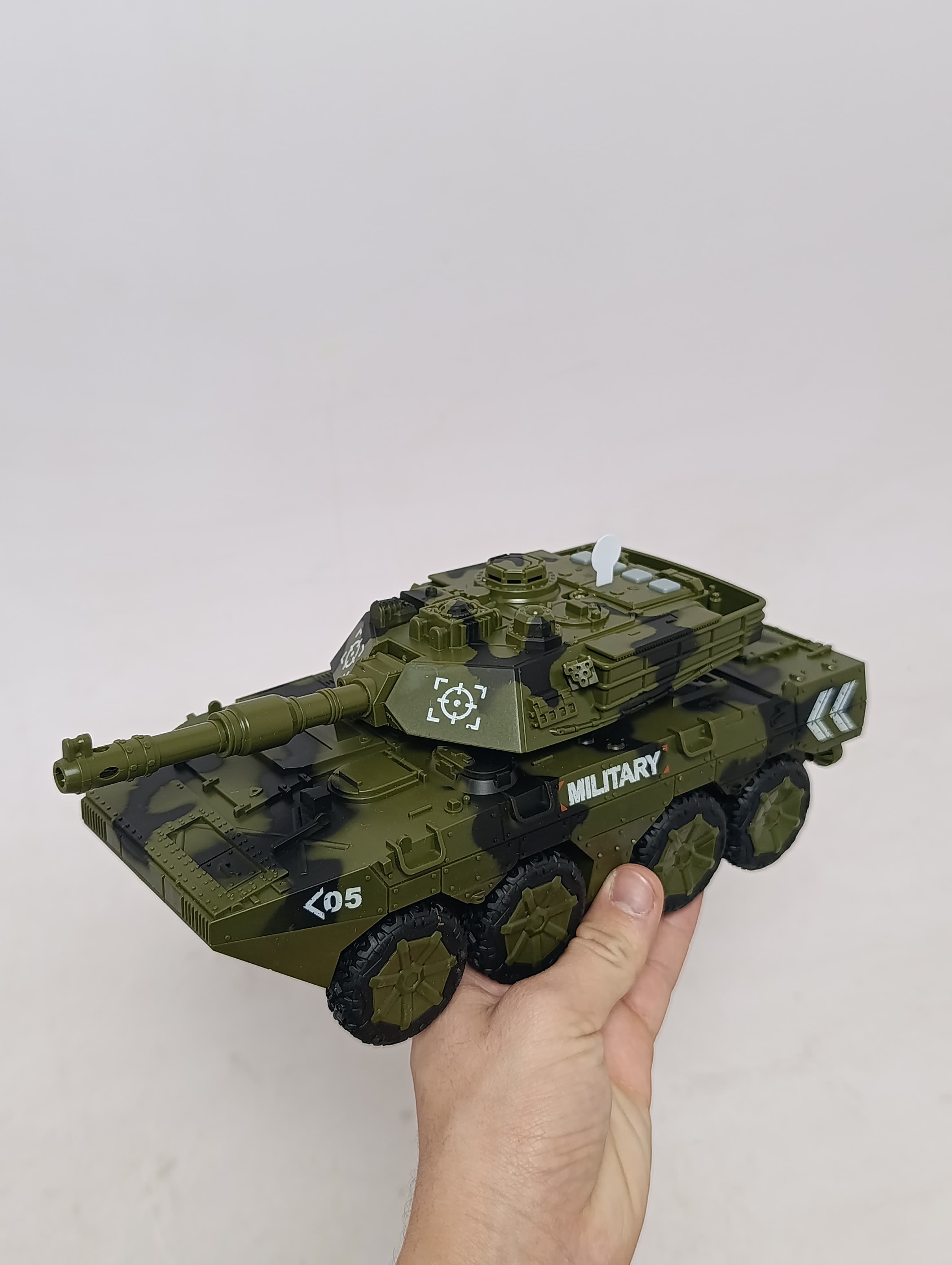 Военный БТР Wenyi 1:16 инерционный со светом, звуком и пусковым механизмом для мальчиков — фото 10