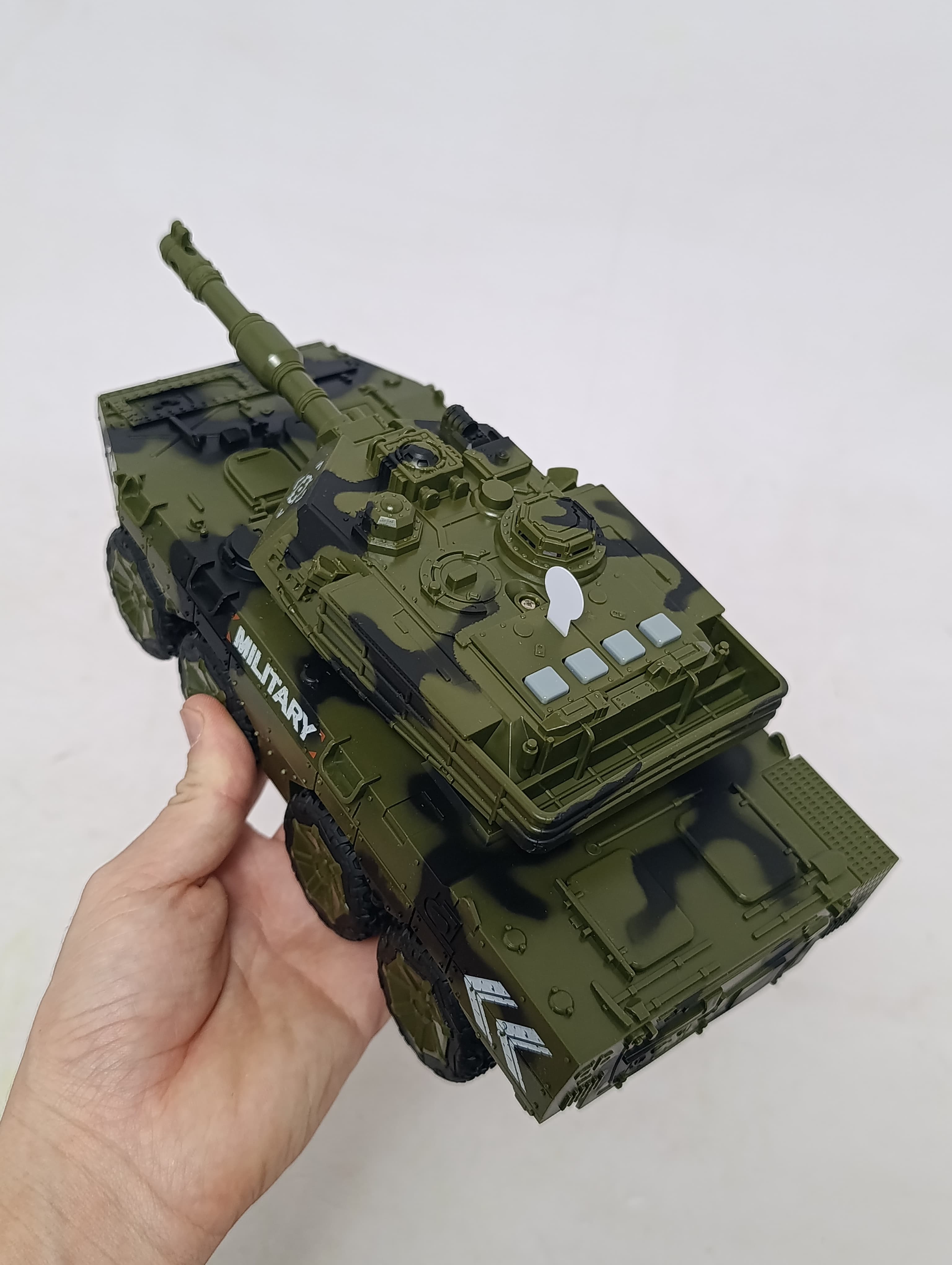 Военный БТР Wenyi 1:16 инерционный со светом, звуком и пусковым механизмом для мальчиков — фото 11