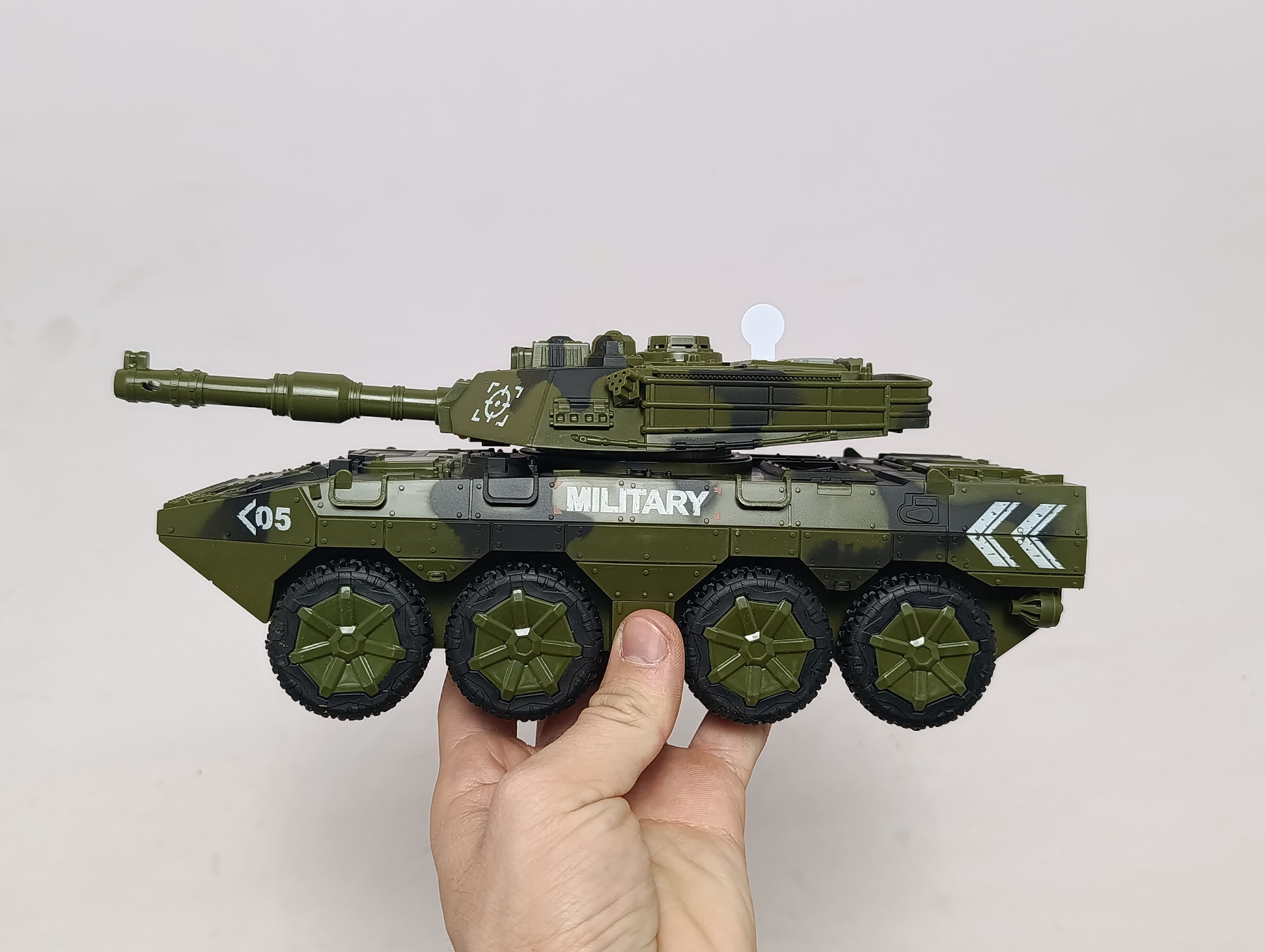 Военный БТР Wenyi 1:16 инерционный со светом, звуком и пусковым механизмом для мальчиков — фото 12