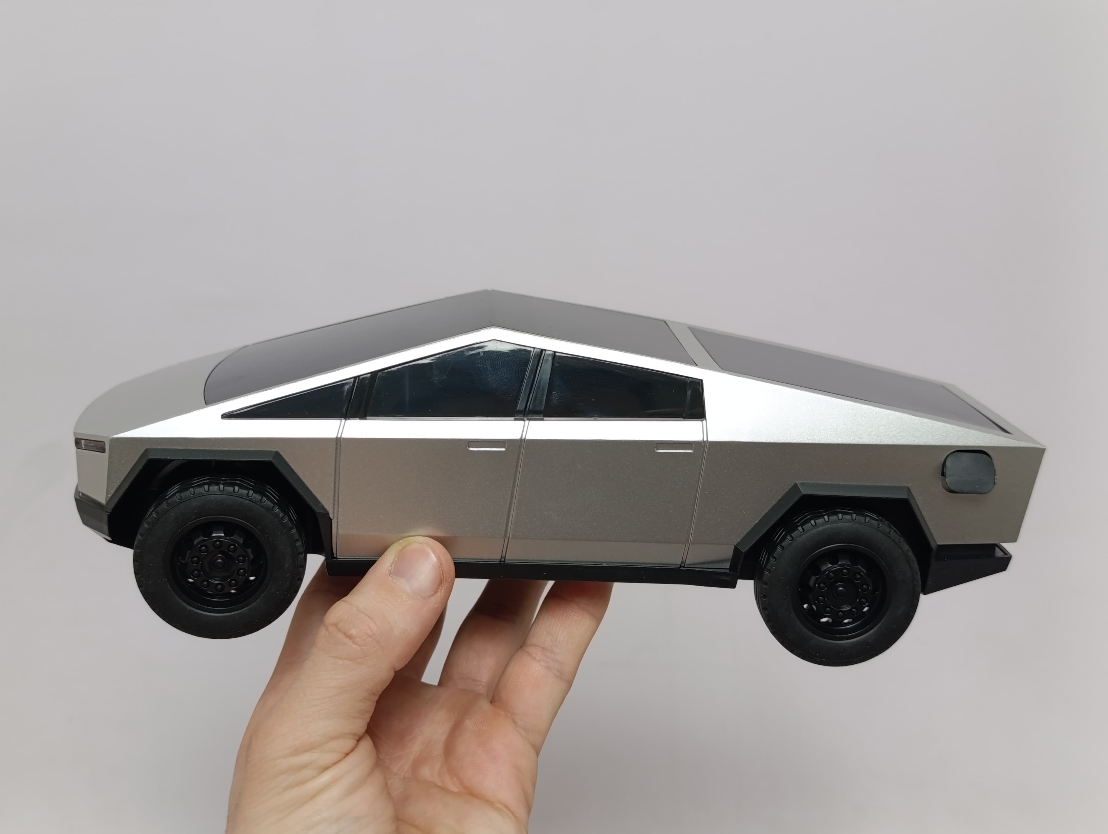 Радиоуправляемый Кибертрак Tesla Cybertruck XY, внедорожник пикап на пульте управления — фото 5