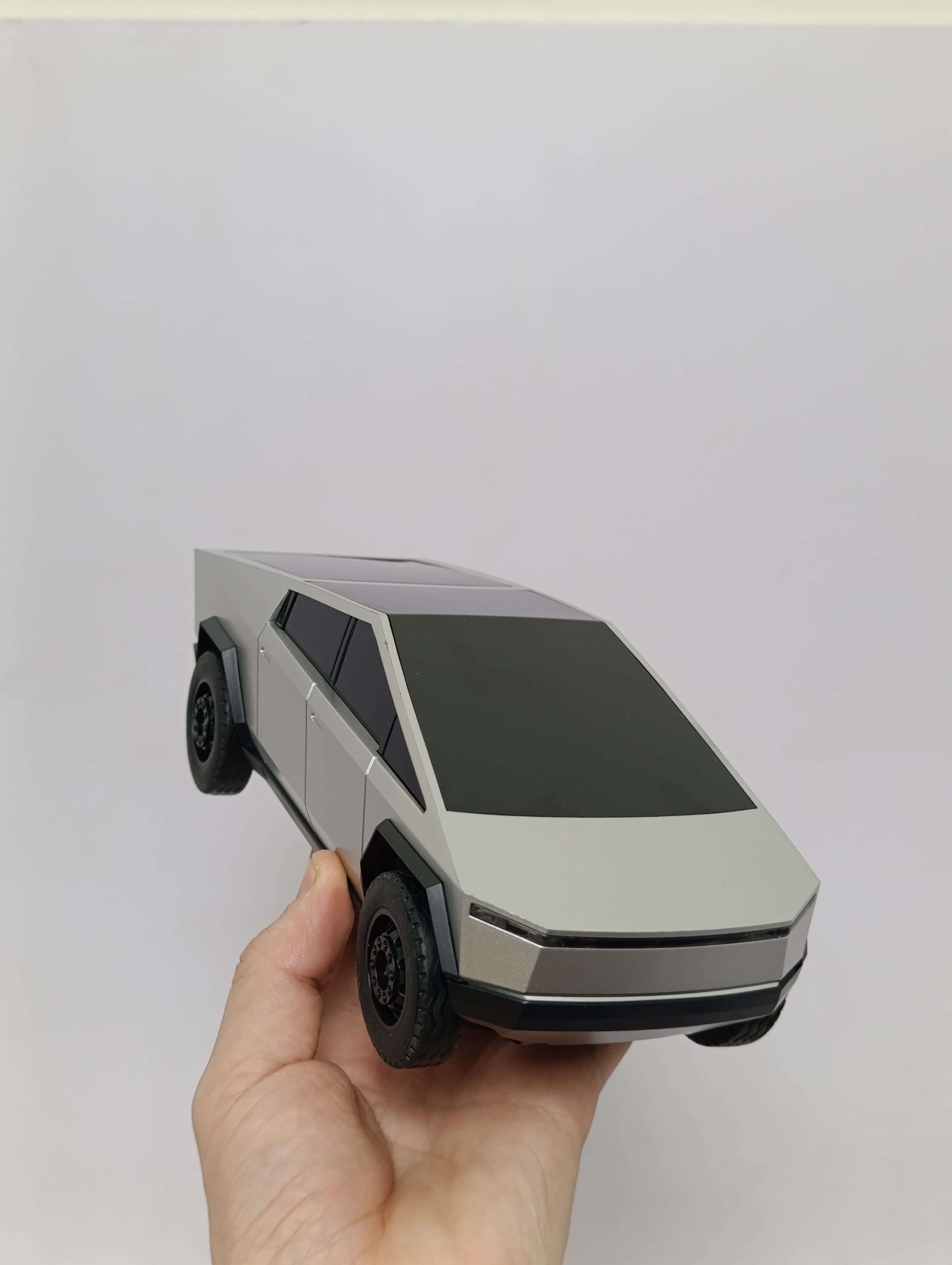 Радиоуправляемый Кибертрак Tesla Cybertruck XY, внедорожник пикап на пульте управления — фото 7