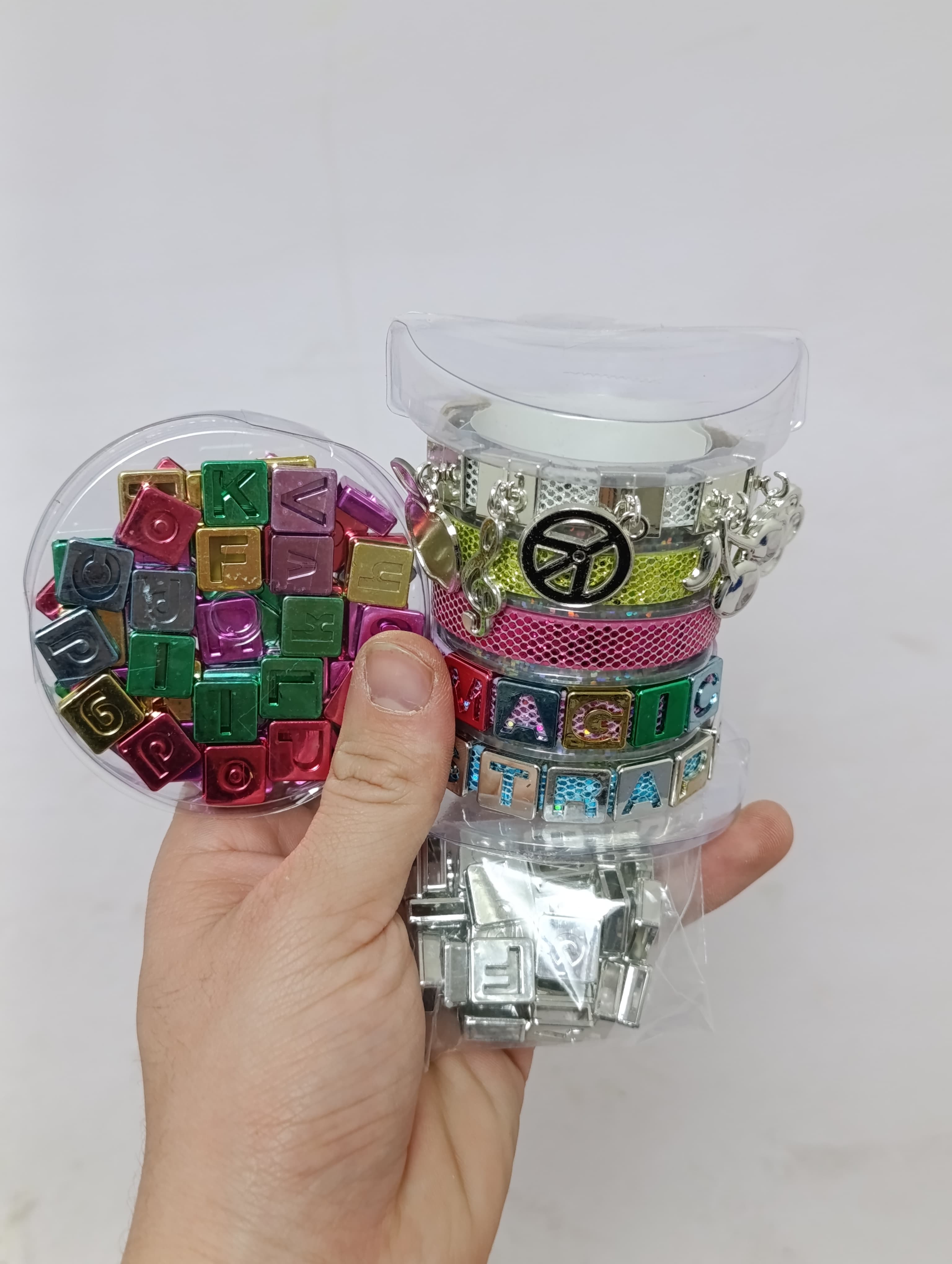 Набор бус для создания браслетов MAGIC STRAPS, украшения с шармами и буквами для девочек — фото 3