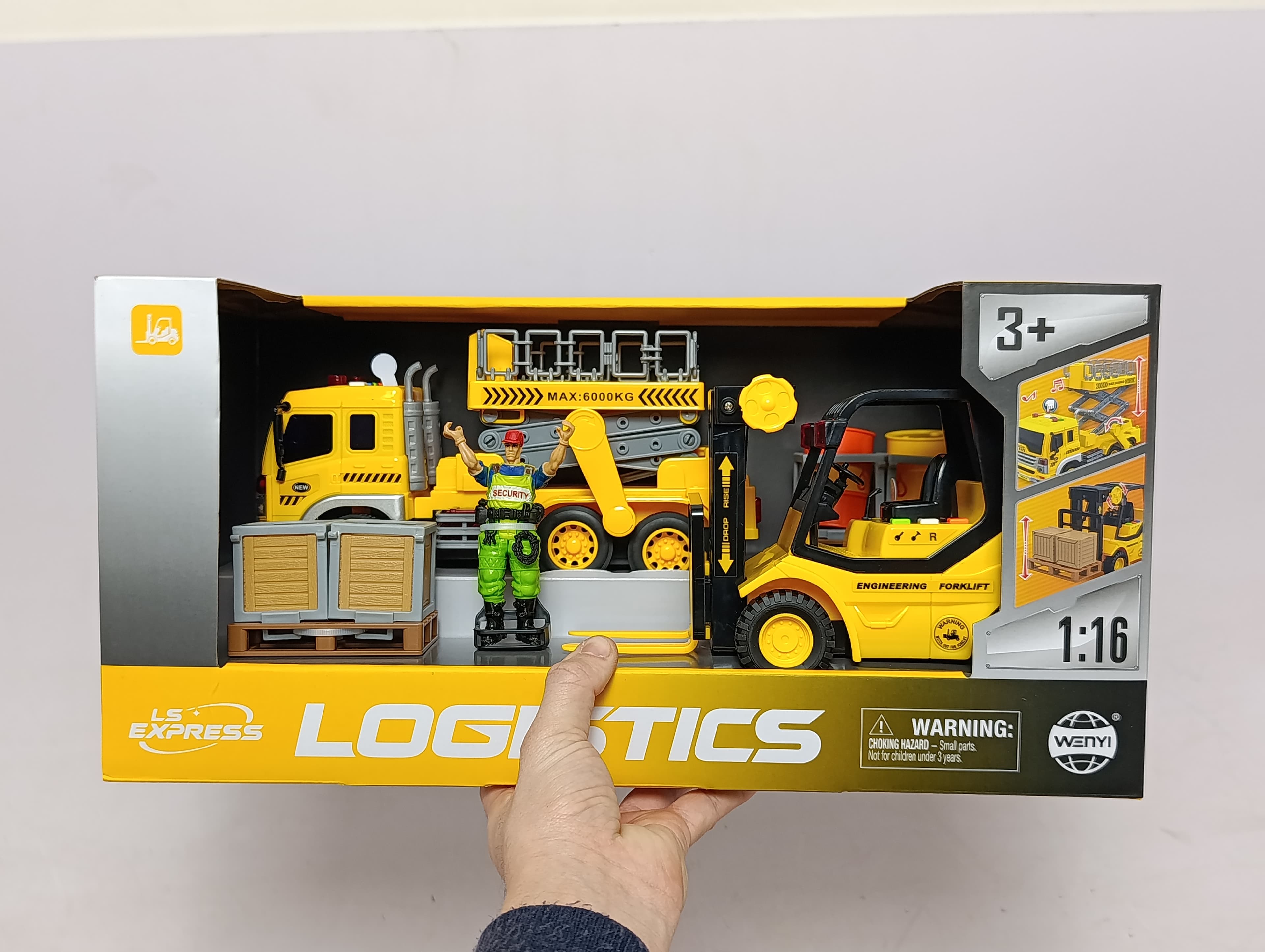 Игровой набор машин Wenyi Logistics вилочный погрузчик и лифт с машинками и фигуркой 1:16 — фото 2