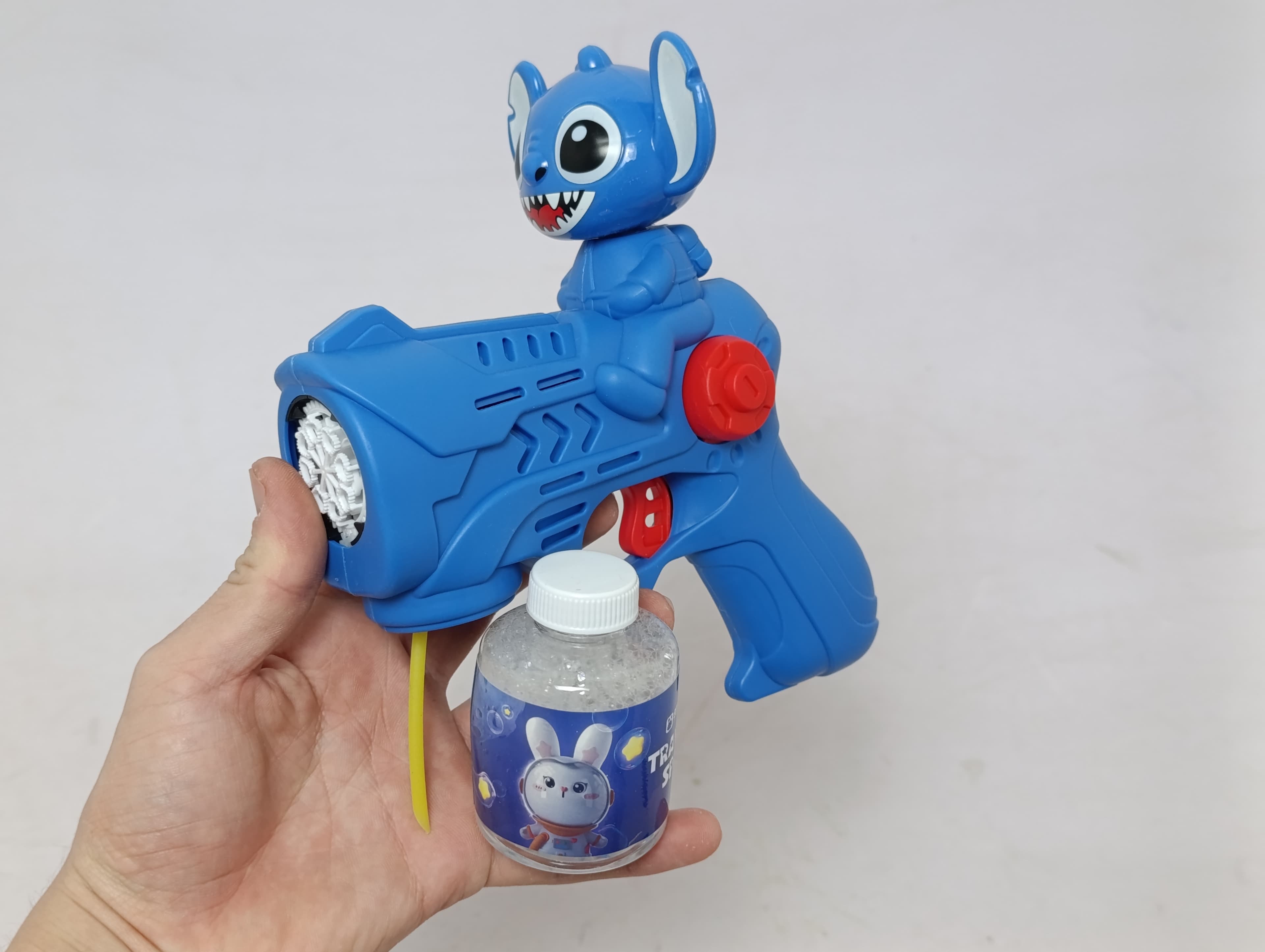 Электрический пистолет для мыльных пузырей Bubble Gun автоматический Стич и Шин-тян — фото 3