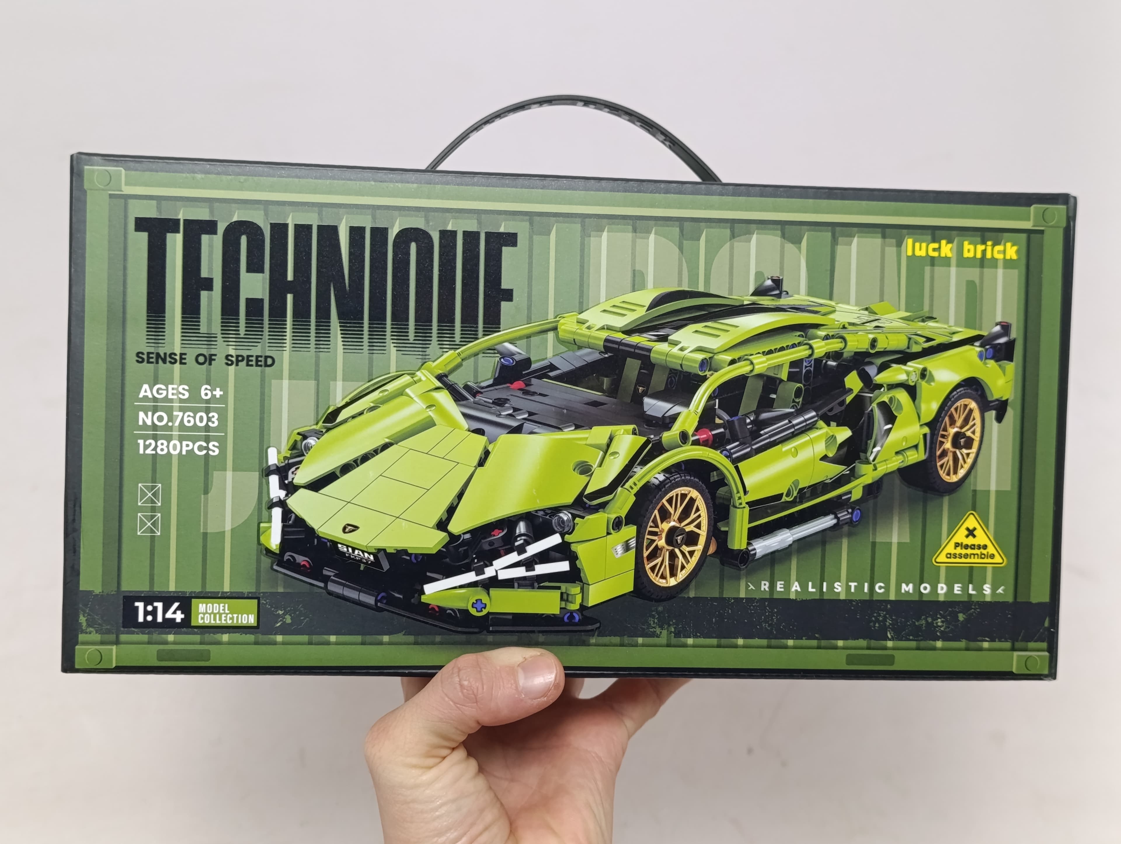 Конструктор Lamborghini Sian, 1280 деталей с инерционным механизмом, Масштаб 1:14 в металлическом боксе — фото 3