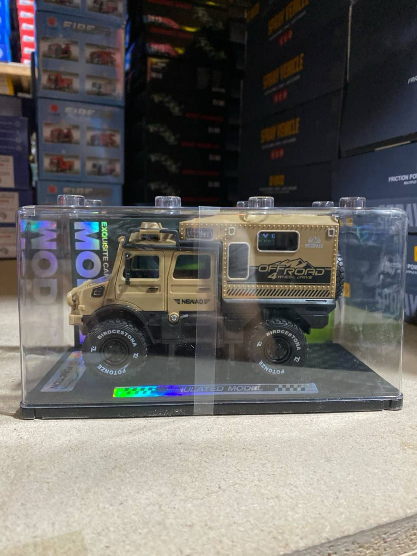 Реалистичная инерционная машинка внедорожник-кемпер OFFROAD со светом и звуком в кейсе