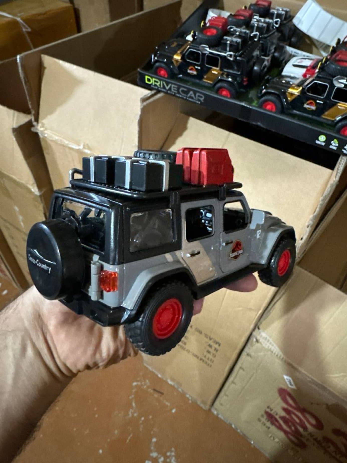 Машина Jeep Wrangler Юрский период, детский коллекционный джип внедорожник — фото 11