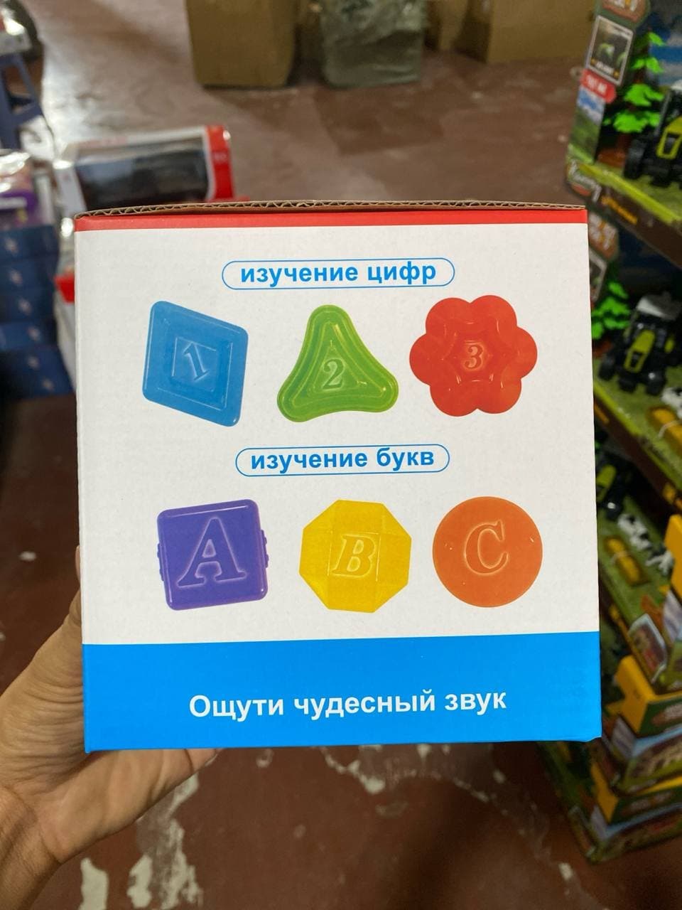 Погремушка сенсорный сортер Куб с мячиками и эластичными шнурками для малышей — фото 3