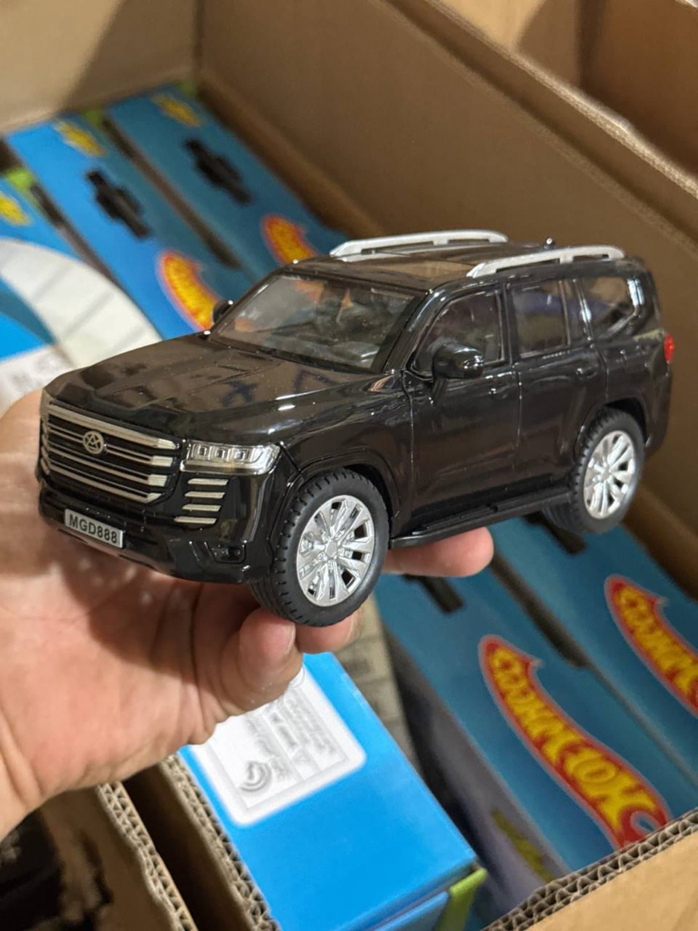 Металлическая модель Toyota Land Cruiser 300, Инерционный внедорожник, Подарок