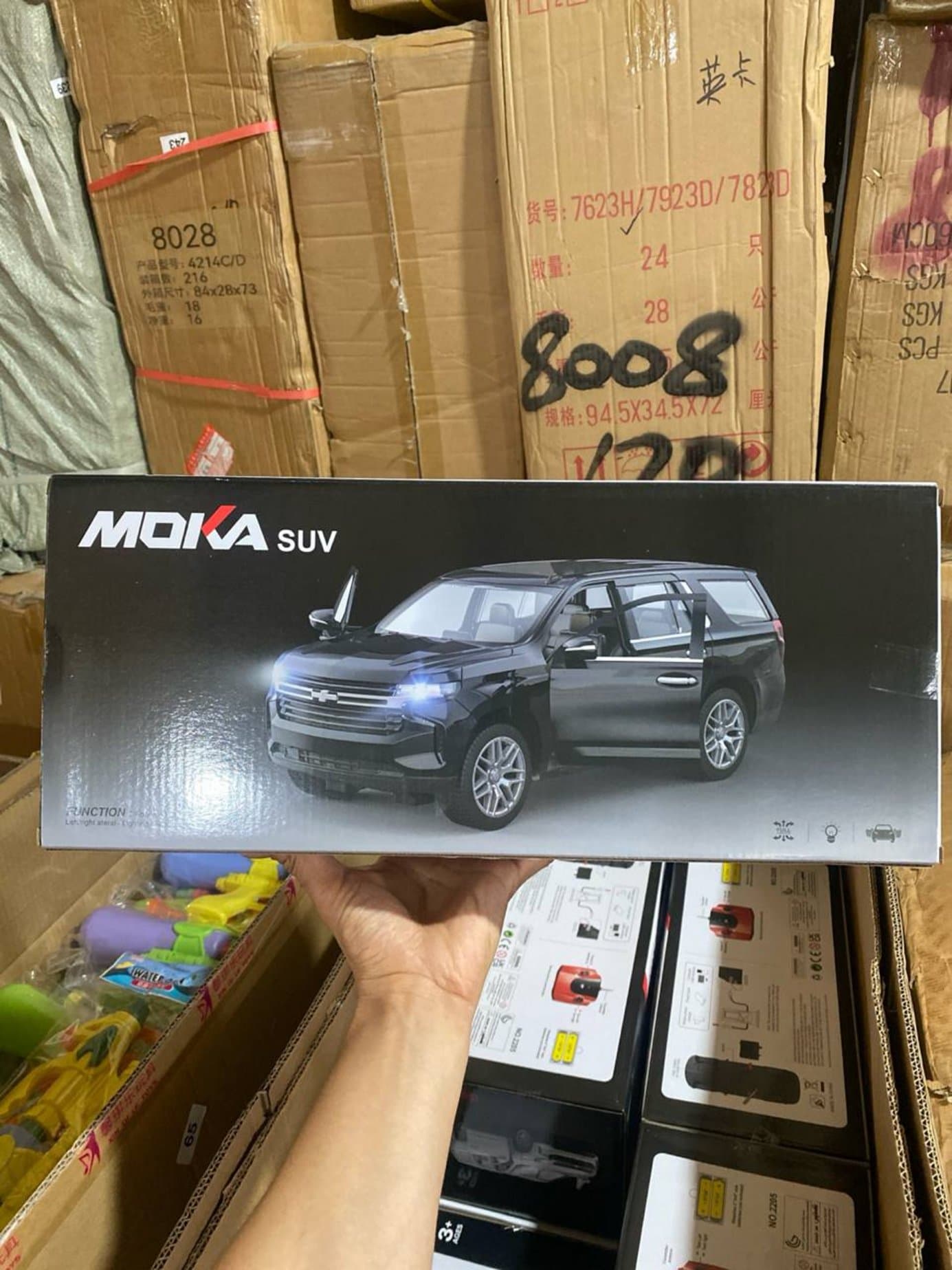 Радиоуправляемый внедорожник MOKA Tahoe 1:12, Открывающиеся двери, Подарок мальчику — фото 3