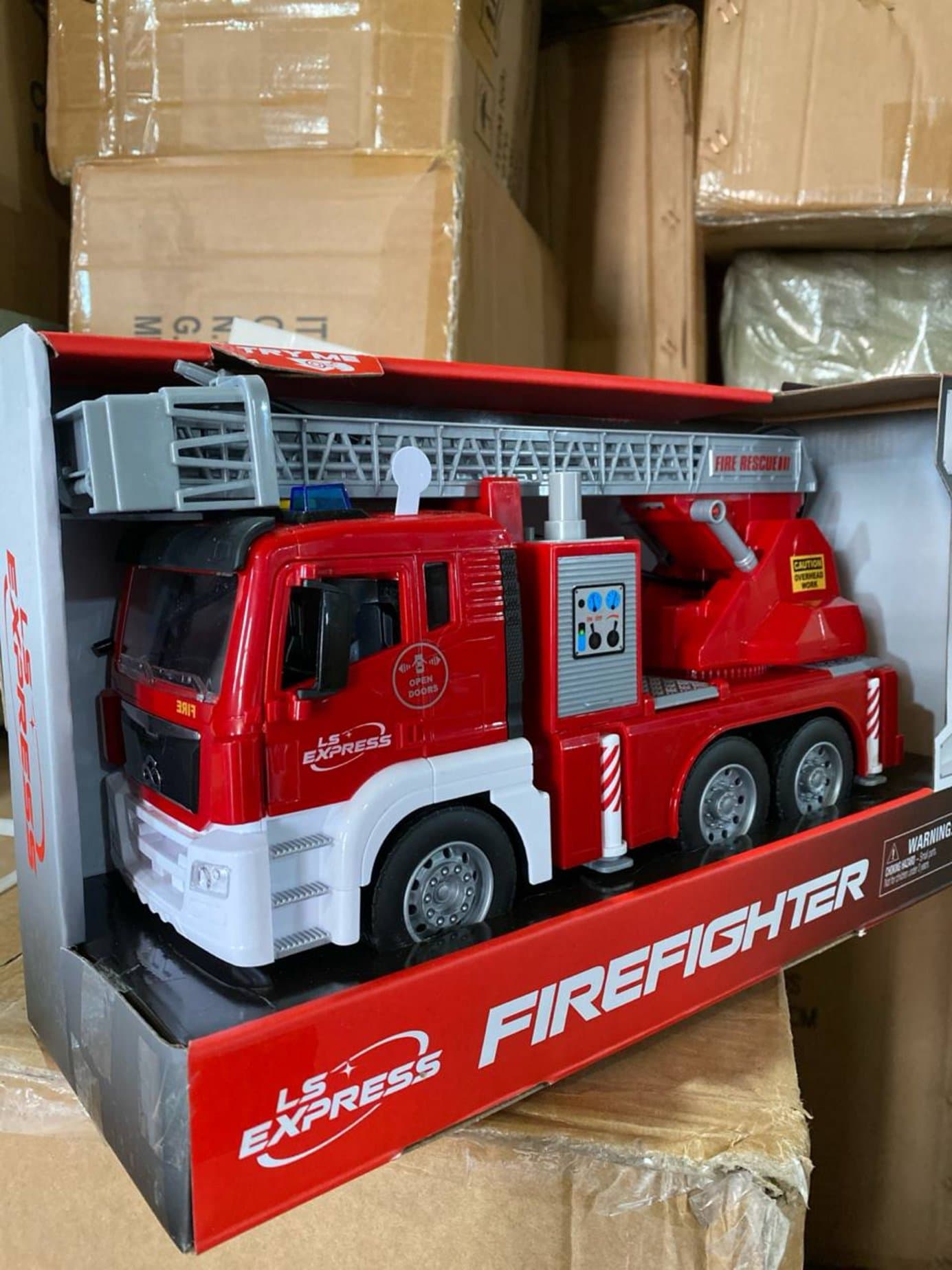 Пожарная машина WENYI 1:10, с подачей воды, для детей 3+, свет и звук — фото 3