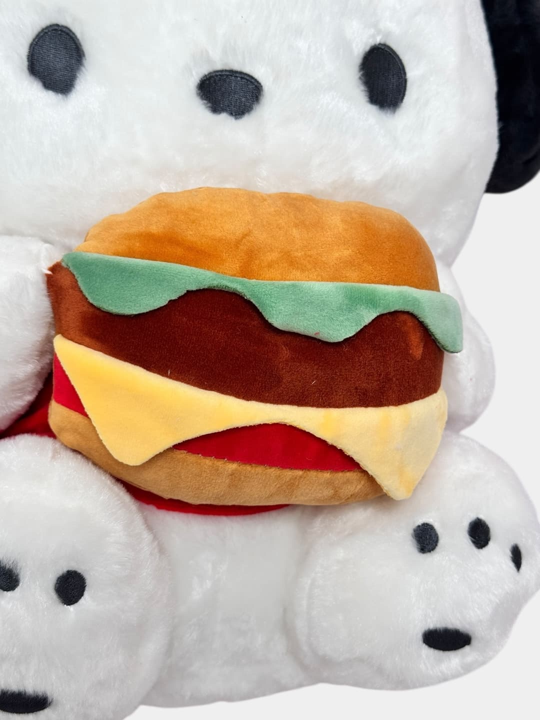 Мягкая игрушка Почако с гамбургером Sanrio Pochacco в униформе, 44 см — фото 4